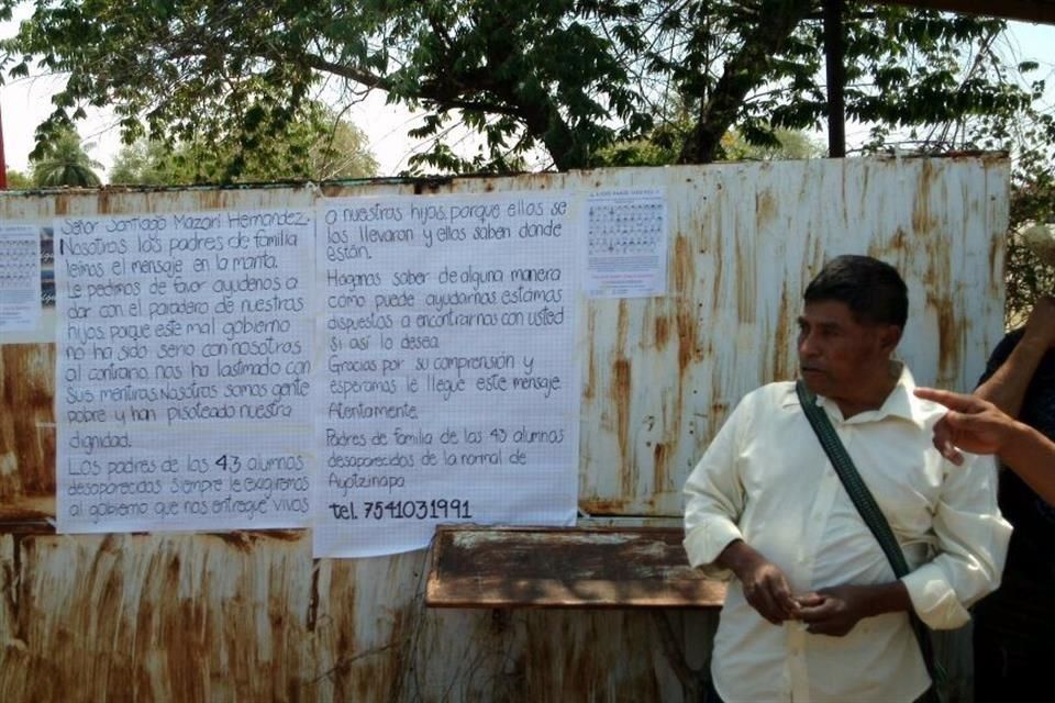 Padres de normalistas piden reunión con líder de Los Rojos