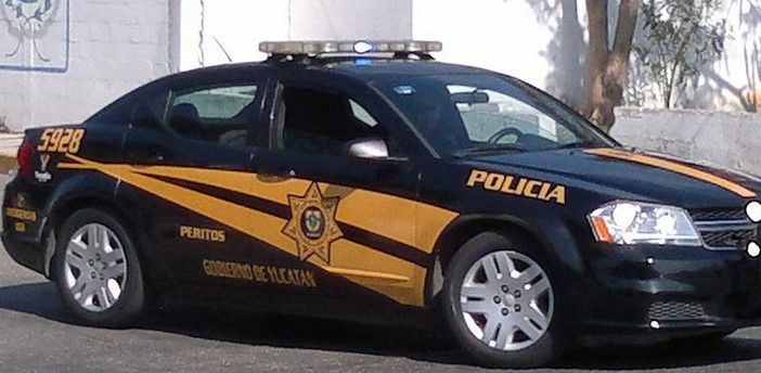 Despiden a 2 policías por golpear a indigente