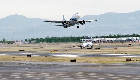 Lanzan licitación para la pista dos