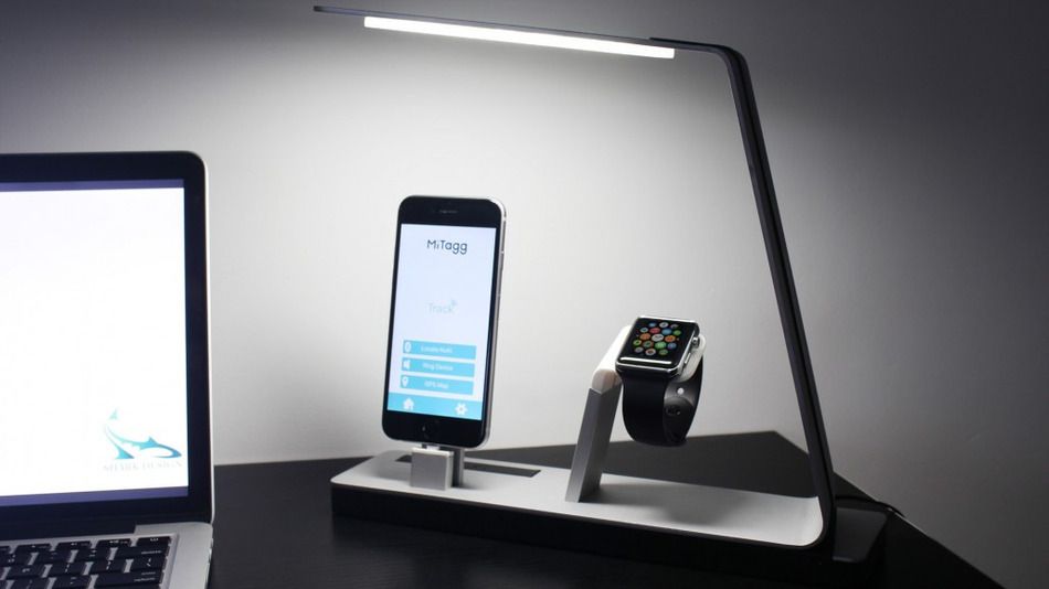 Lámpara LED que carga iPhone y Apple Watch