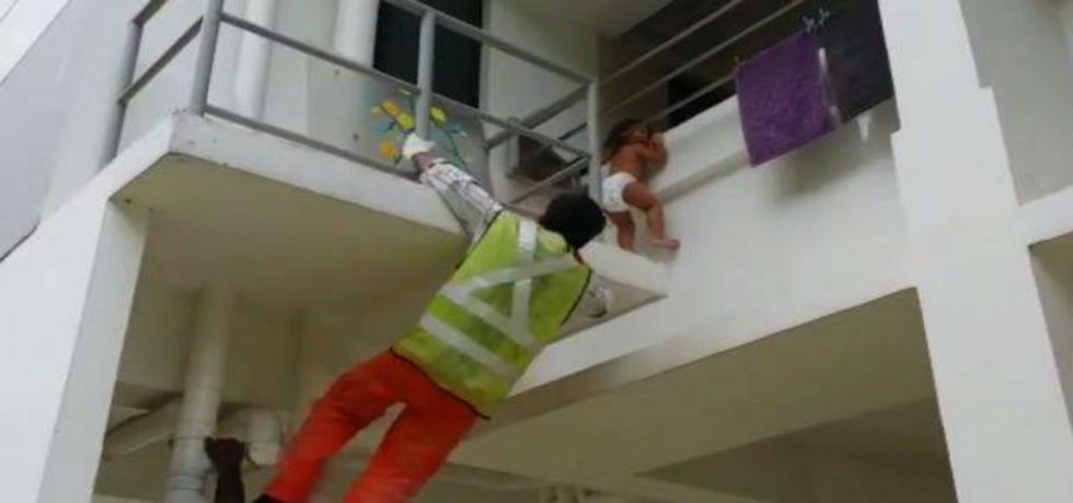 Video: rescate de una bebé en Singapur Video: rescate de una bebé en Singapur