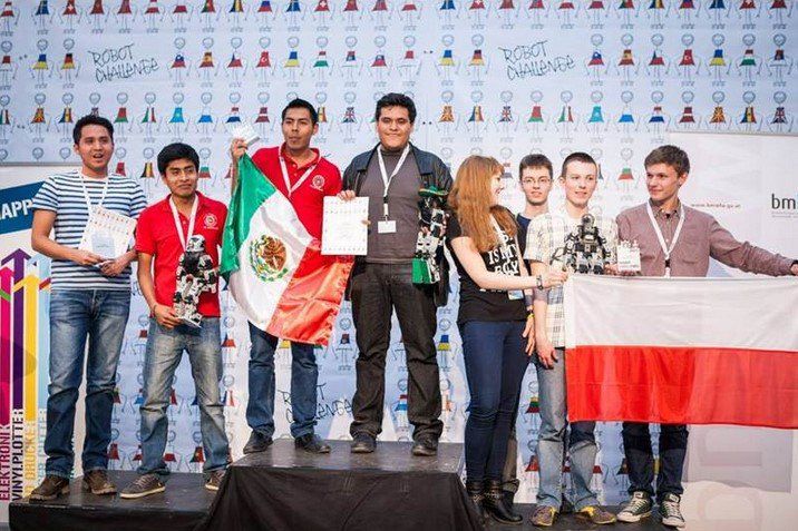 Estudiantes del IPN ganan torneo de robótica en Viena