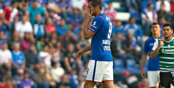 Roque Santa Cruz admite que le falta rendir en Cruz Azul