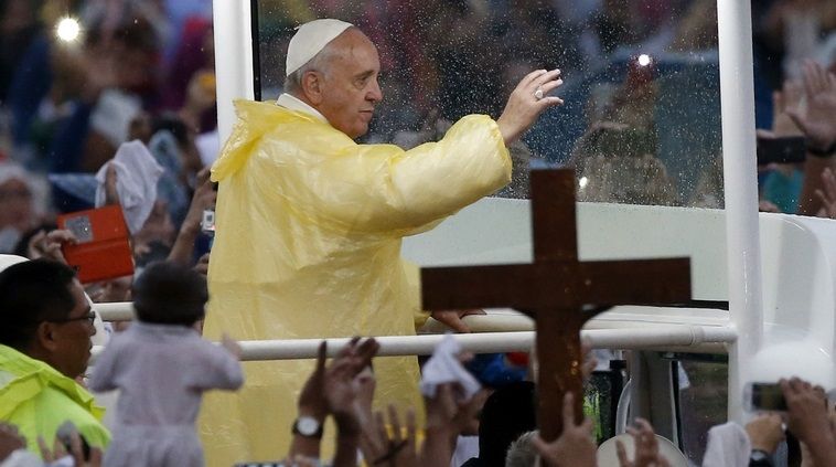 Papa urge protección internacional para cristianos