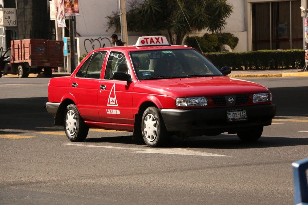 Cámaras de kínder graban a policía matando a taxista
