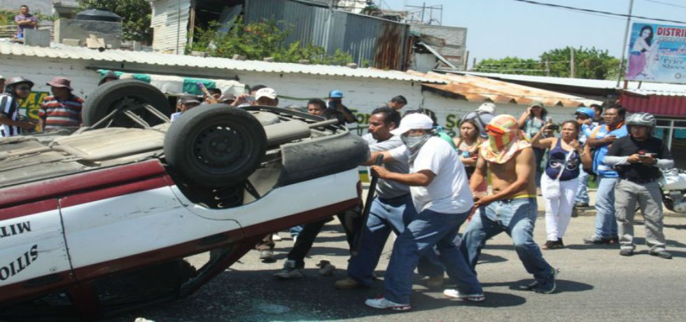 Consignan a 11 por riña de taxistas de Oaxaca