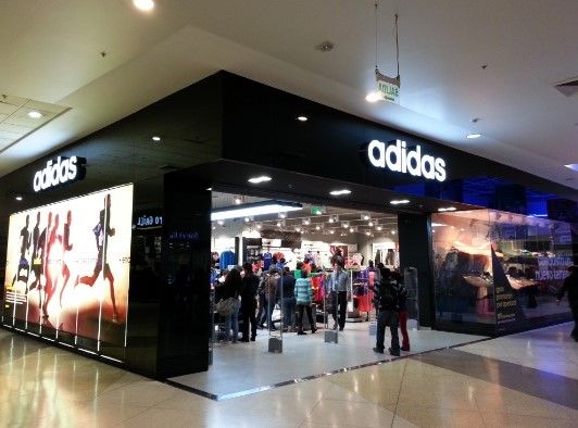Adidas acusa a Marc Jacobs de copiar prendas Adidas acusa a Marc Jacobs de copiar prendas