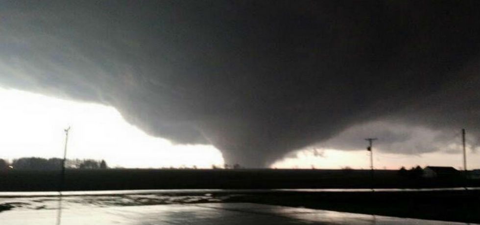 Un muerto y 17 casas destruidas por tornado en Illinois