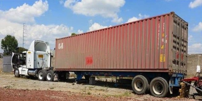 Encuentran tractocamión que transportaba precursores químicos