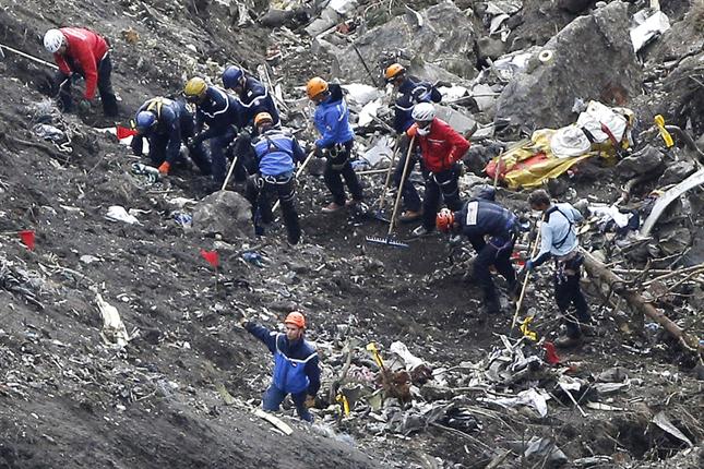 Familiares de víctimas de Germanwings recibirán restos en 4 meses Familiares de víctimas de Germanwings recibirán restos en 4 meses
