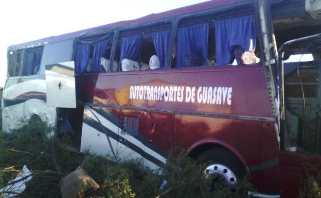 Accidente en Sonora deja un muerto y 13 heridos Accidente en Sonora deja un muerto y 13 heridos