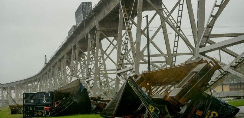 Viento tira tren en Nueva Orleans Viento tira tren en Nueva Orleans