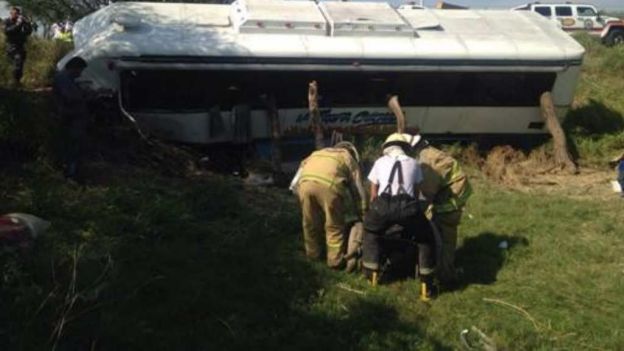 Volcadura de autobús en Jalisco deja cuatro muertos