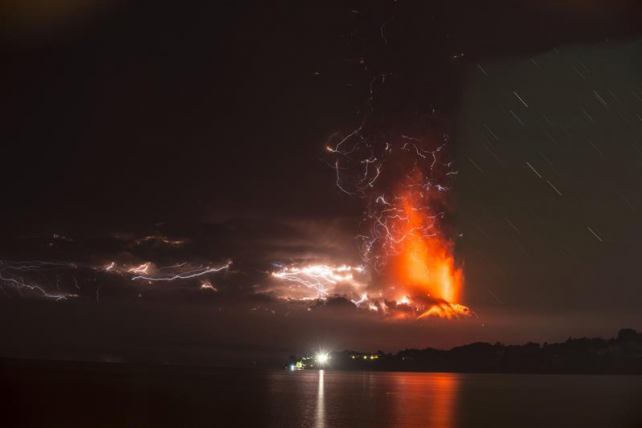 Alertan por posible tercera erupción del volcán Calbuco Alertan por posible tercera erupción del volcán Calbuco
