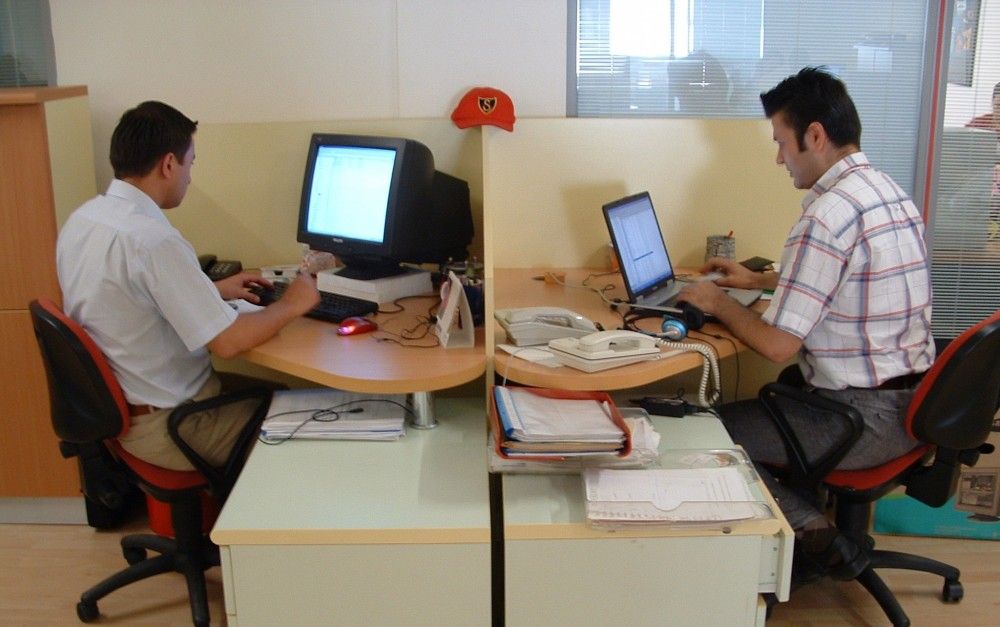 Mexicanos trabajan mucho, ganan poco y se retiran tarde Mexicanos trabajan mucho, ganan poco y se retiran tarde