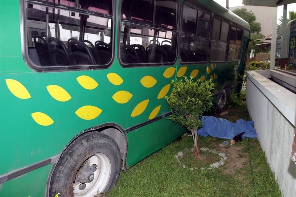 Accidente entre camiones de pasajeros deja dos muertos en NL Accidente entre camiones de pasajeros deja dos muertos en NL