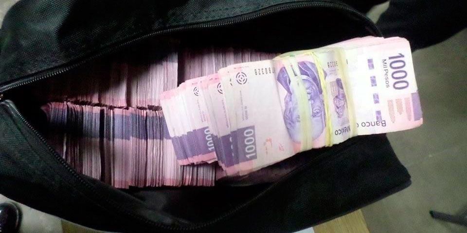 Hombre es detenido con 5 mdp en efectivo