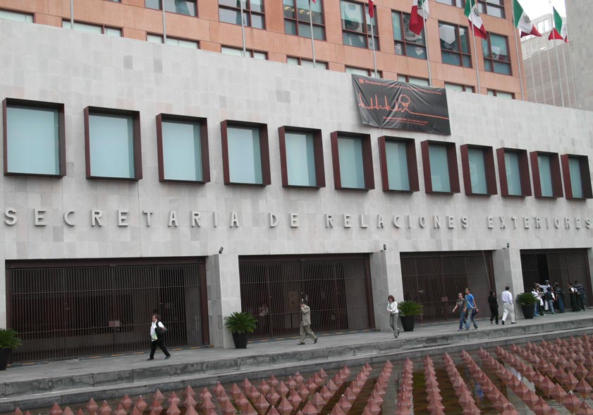 La SRE lamenta exoneración de policía que asesinó a mexicano La SRE lamenta exoneración de policía que asesinó a mexicano