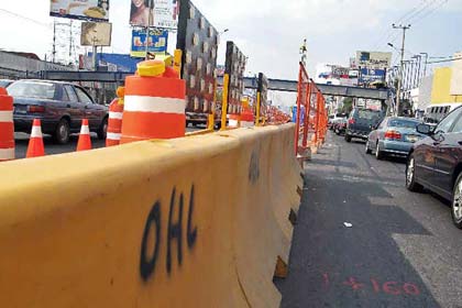 Senadores exigen investigar a funcionarios por caso OHL