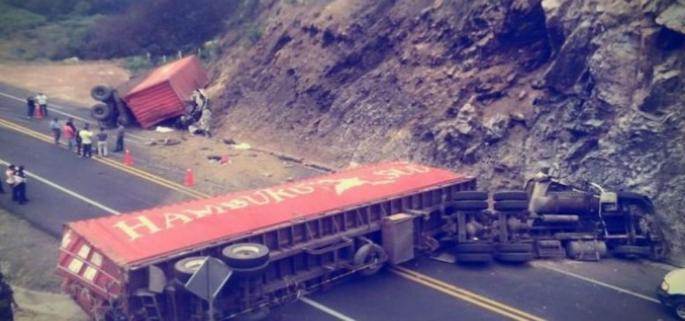 Nueve estudiantes mueren en accidente carretero en SLP