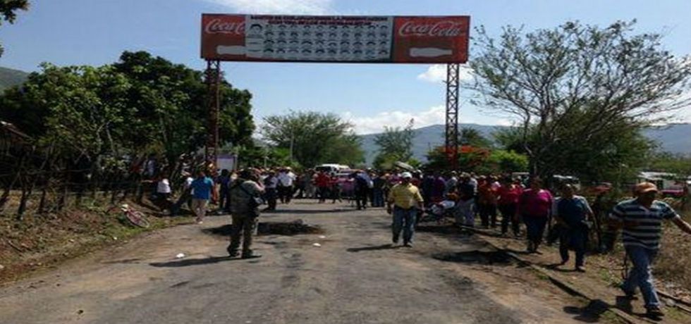 Mantienen retenido a alcalde de Cuilapan