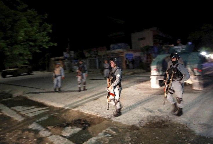 Al menos 3 muertos por ataque a hotel en Afganistán Al menos 3 muertos por ataque a hotel en Afganistán