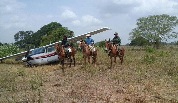 Dos mexicanos detenidos tras aterrizaje de emergencia en Venezuela