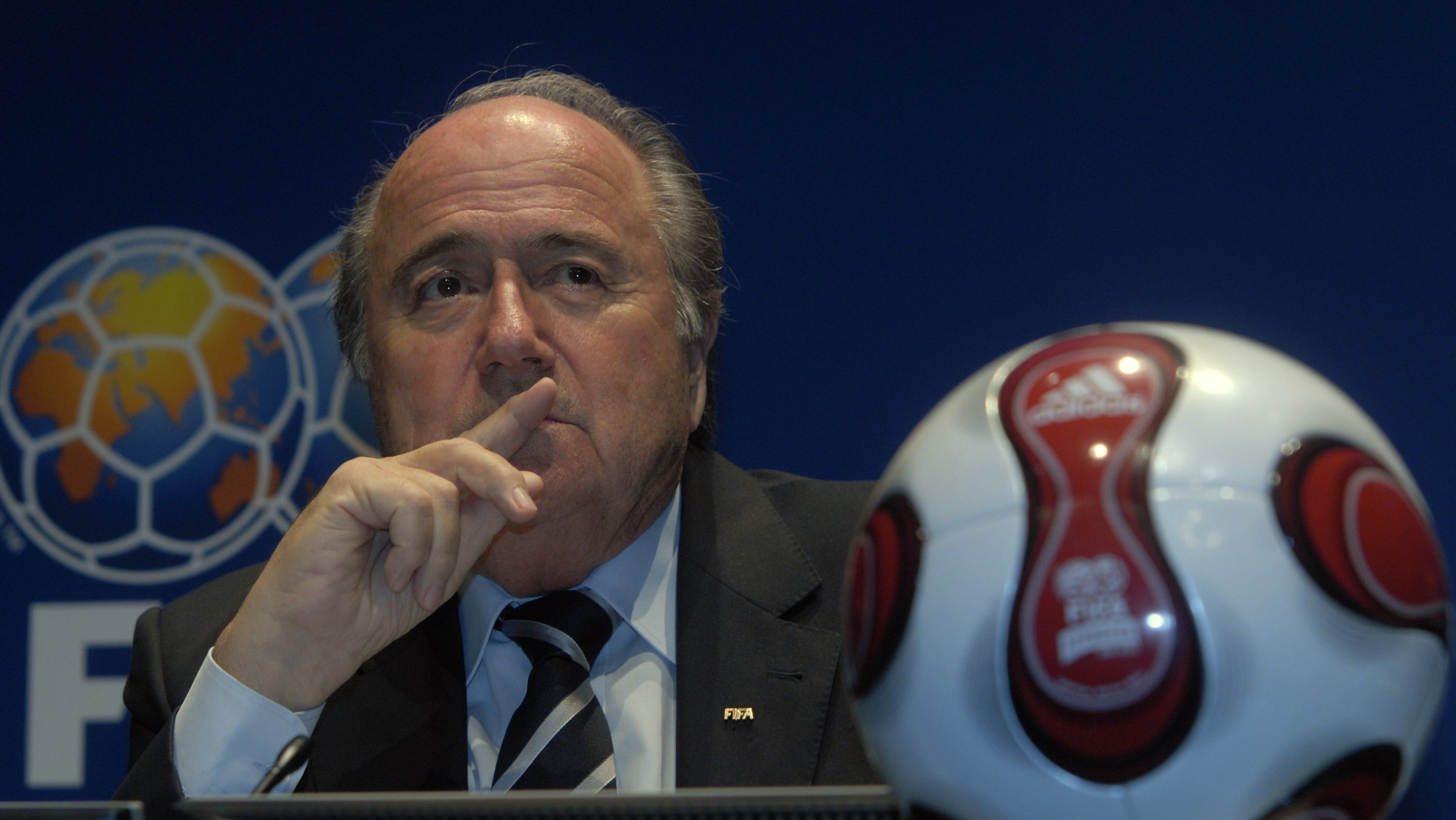Blatter da su versión por escándalo de corrupción