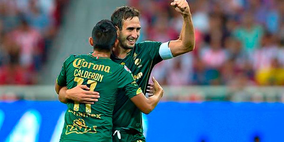 Santos golea a Chivas y pasa a la final