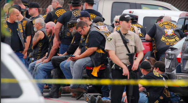 Dos hispanos muertos por enfrentamiento de pandillas en Texas