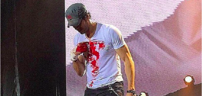 Dron le corta los dedos a Enrique Iglesias Dron le corta los dedos a Enrique Iglesias