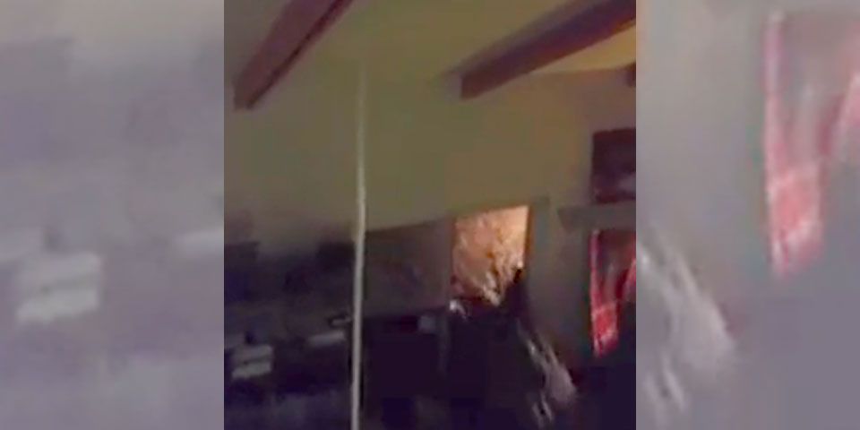 Video: lluvias inundan casa en Texas Video: lluvias inundan casa en Texas