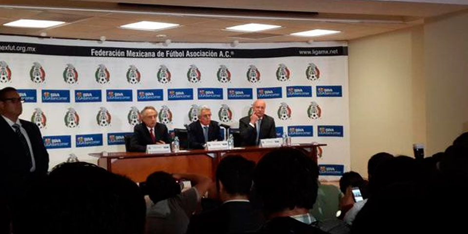 Justino Compeán deja la Femexfut