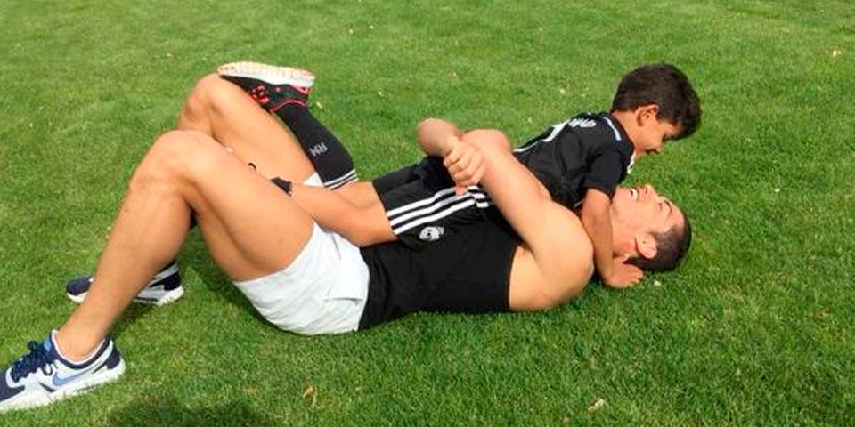 Video: Cristiano Ronaldo entrena con su hijo