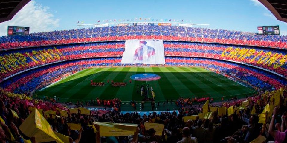 El Camp Nou despide a Xavi