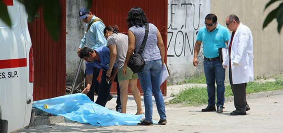 Adolescente asesina a directora de albergues en SLP