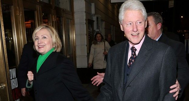 Los Clinton se embolsan 25 mdd por dar discursos