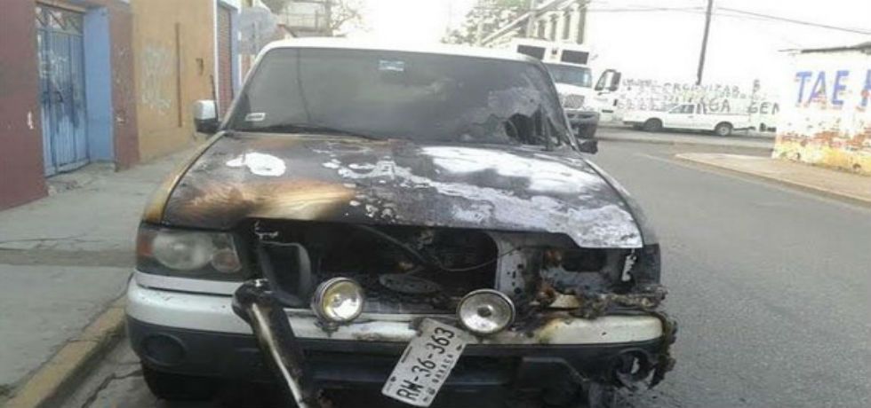 Incendian 2 vehículos del SNTE en Oaxaca Incendian 2 vehículos del SNTE en Oaxaca