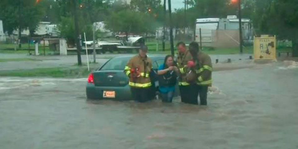 Fuertes lluvias causan inundaciones en Dallas