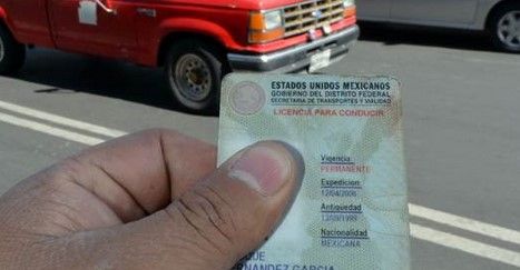 Detienen por extorsión a funcionario de la SEMOVI