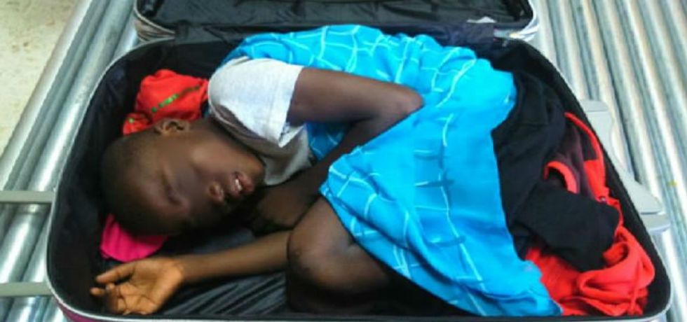 Se queda en España niño de la maleta Se queda en España niño de la maleta