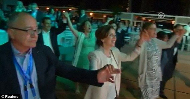 Cantan “We Are The World” en cumbre de la OTAN