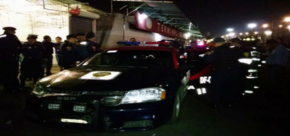 Rescatan a joven que intentó saltar de un puente