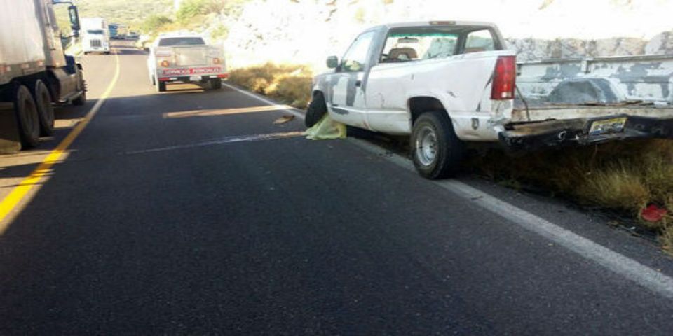 Volcadura en Durango deja 2 muertos