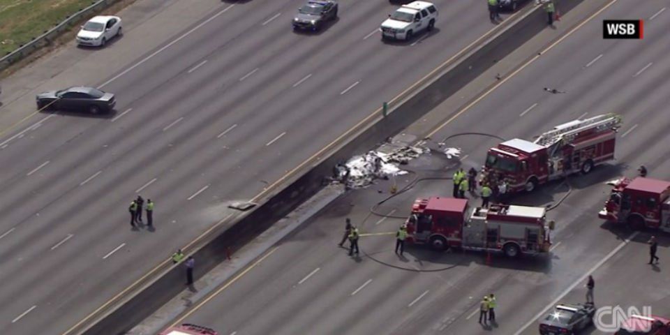 Pequeña avioneta se estrella en Atlanta