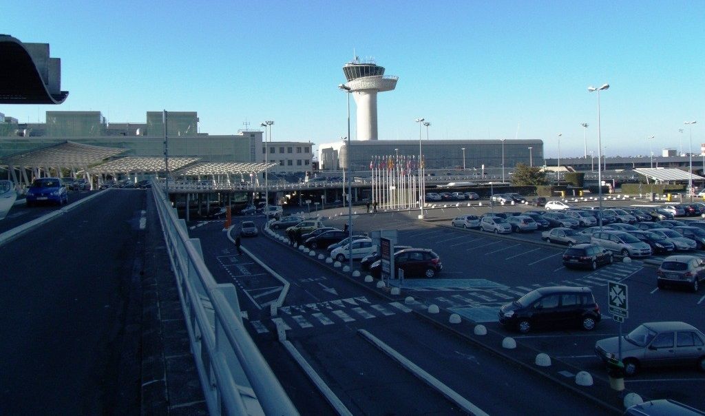 Emite falsa alarma de bomba para que su novia no perdiera el vuelo