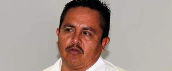 Policía comunitaria arresta a edil de Aquila