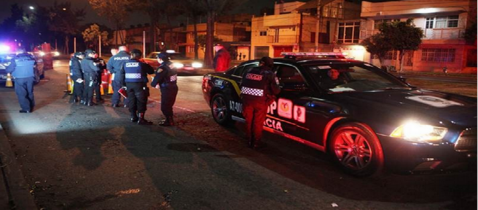 Conductor ebrio golpea a policía del alcoholímetro