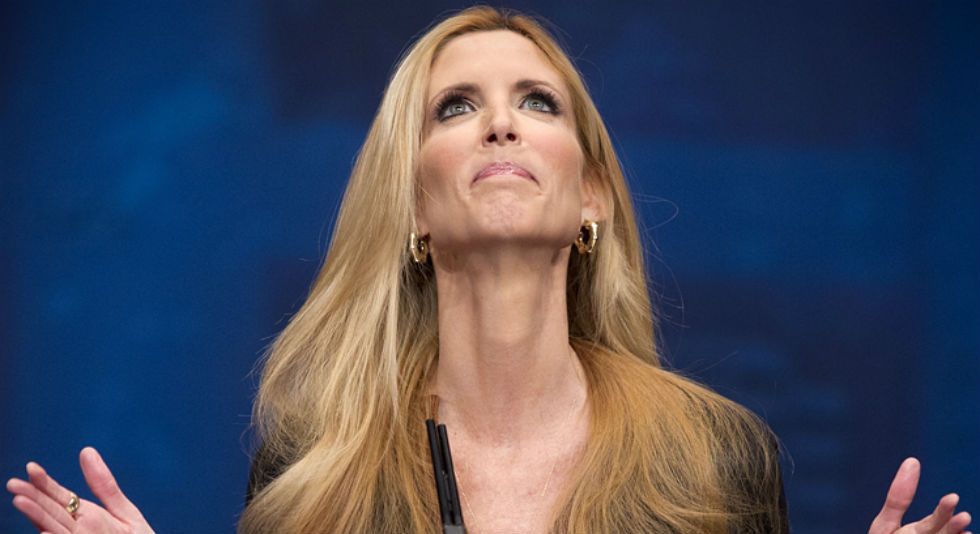 Mexicanos son más peligrosos que el Estado Islámico: escritora estadounidense Mexicanos son más peligrosos que el Estado Islámico: escritora estadounidense