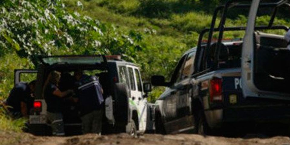 Grupo armado asesina a cuatro y secuestra a dos en Guerrero